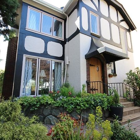 The English Bay Inn Лэнгли Экстерьер фото