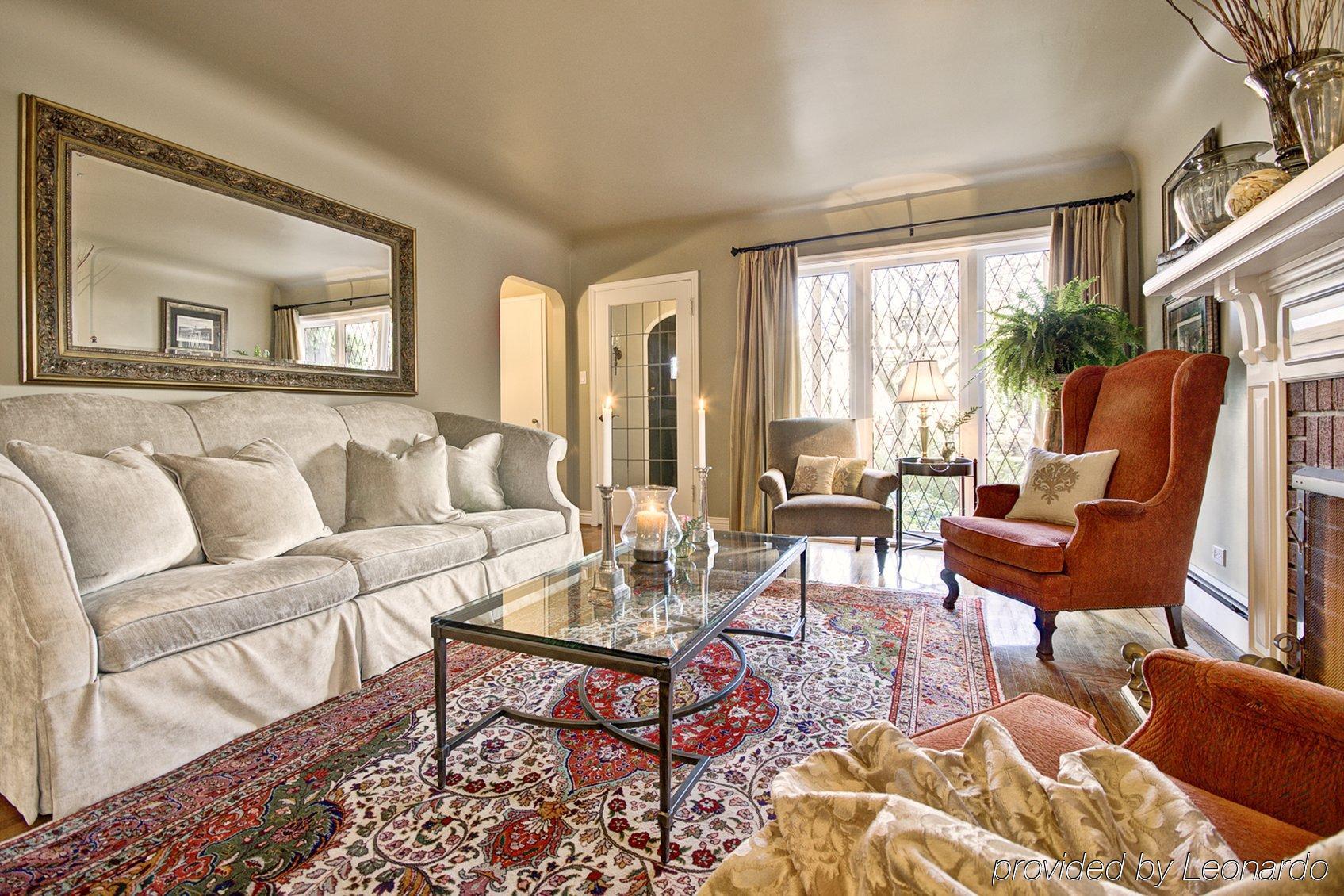 The English Bay Inn Лэнгли Экстерьер фото