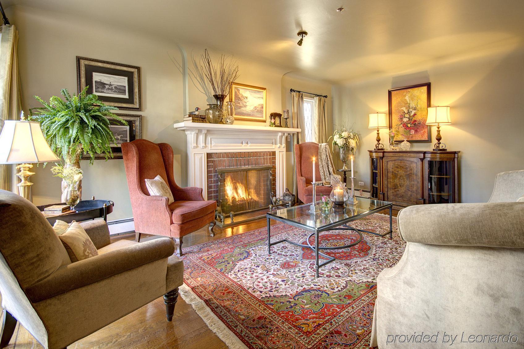 The English Bay Inn Лэнгли Экстерьер фото