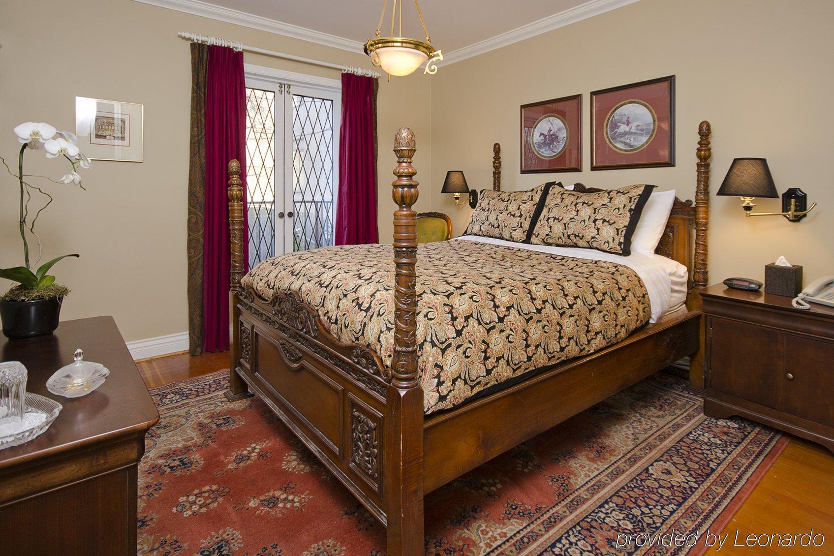 The English Bay Inn Лэнгли Экстерьер фото