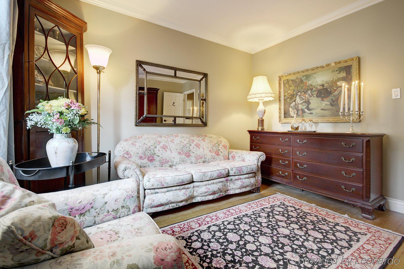 The English Bay Inn Лэнгли Экстерьер фото