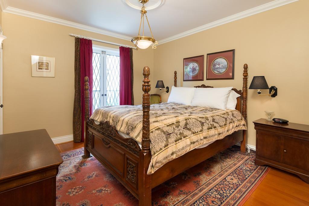 The English Bay Inn Лэнгли Экстерьер фото
