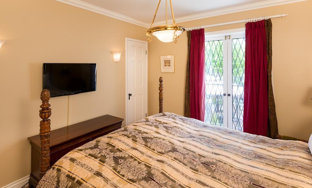 The English Bay Inn Лэнгли Экстерьер фото