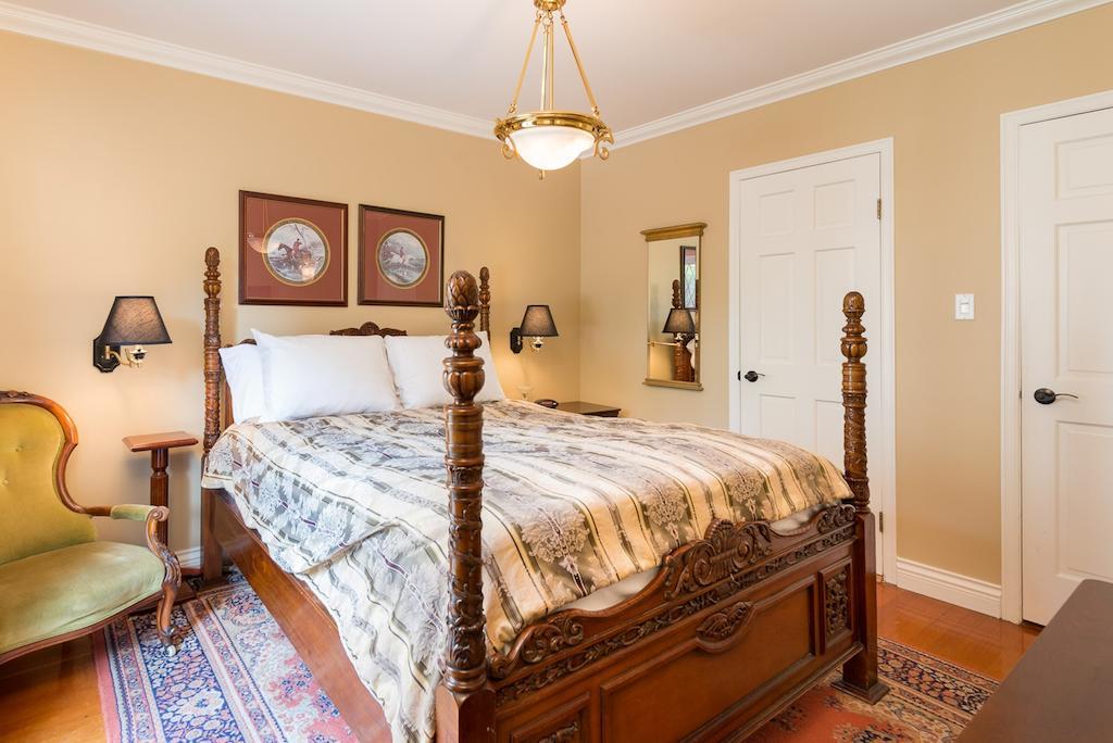 The English Bay Inn Лэнгли Экстерьер фото