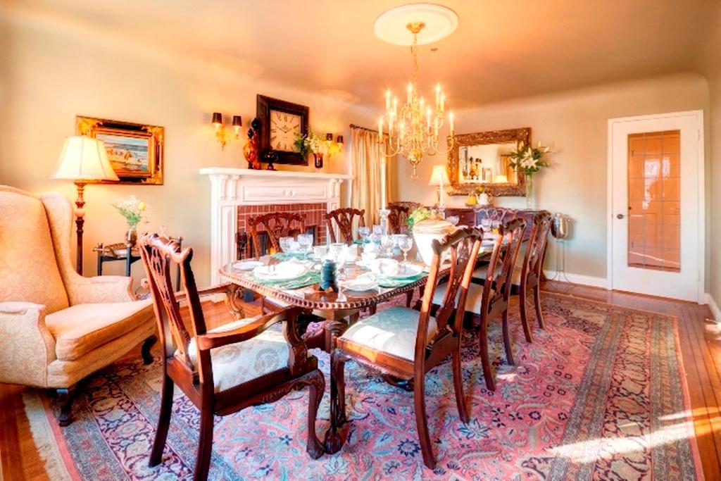 The English Bay Inn Лэнгли Экстерьер фото
