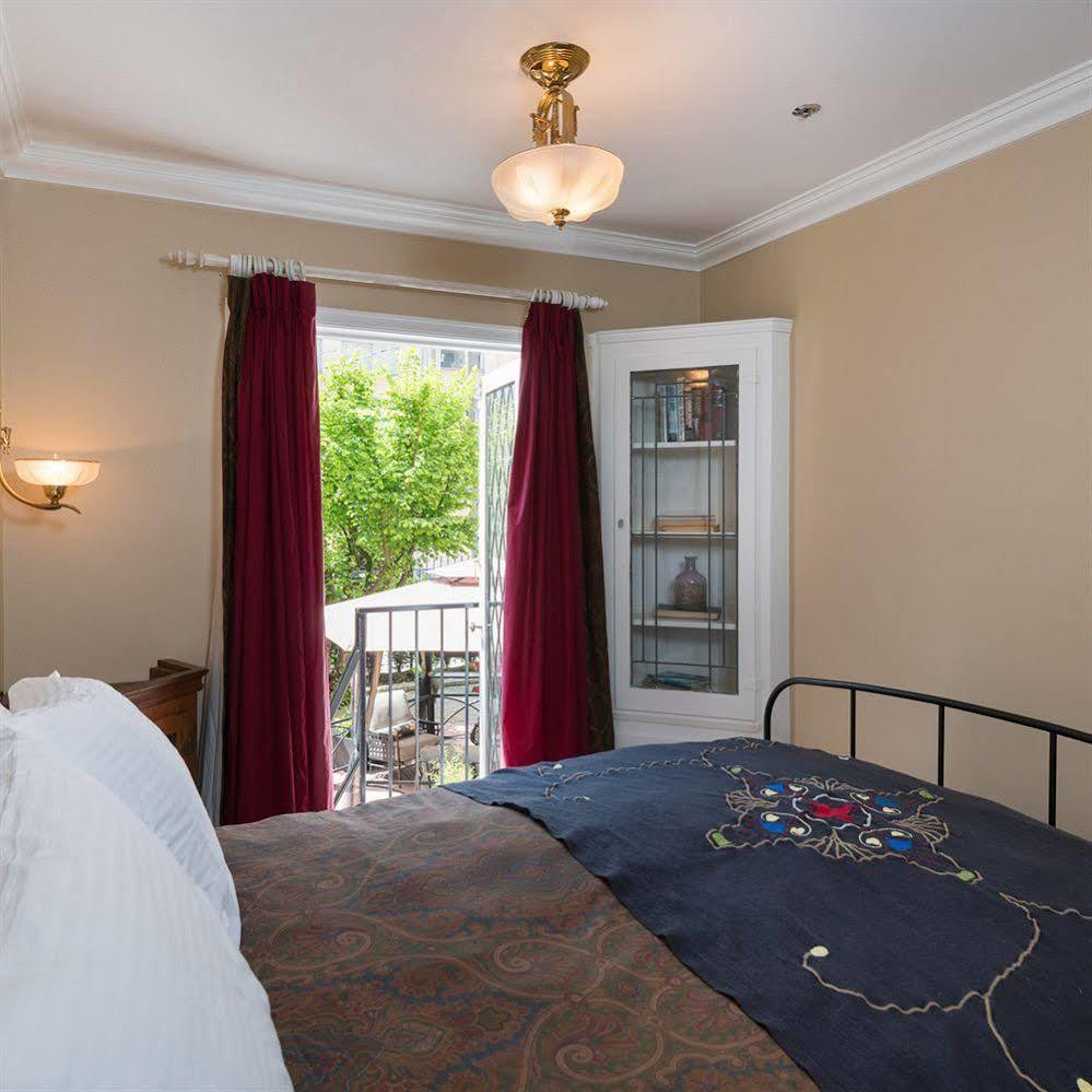The English Bay Inn Лэнгли Экстерьер фото